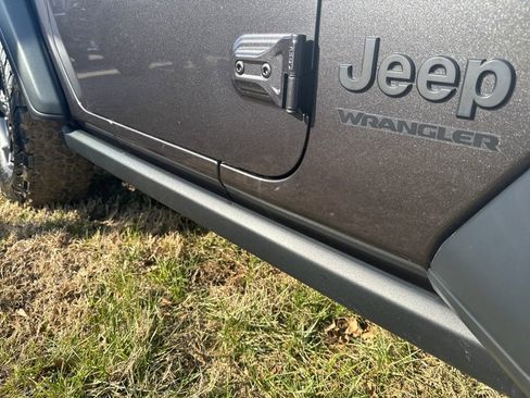 Used 2021 Jeep Wrangler Sport image 39