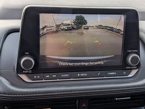 Used 2022 Nissan Rogue SV FWD image 18