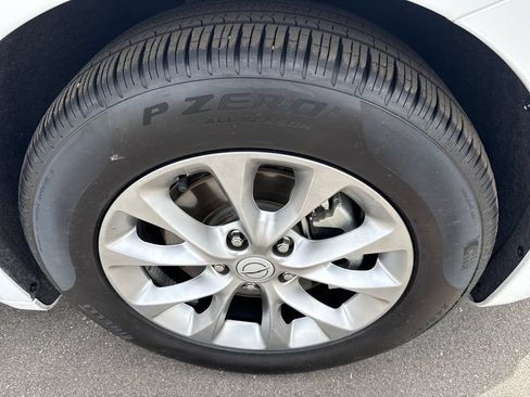 Used 2026 Chrysler Pacifica Limited FWD image 34
