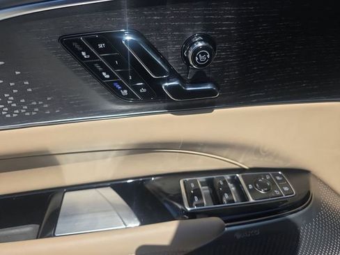 New 2025 Cadillac Lyriq Luxury w/ Nappa Leather Package RWD image 24
