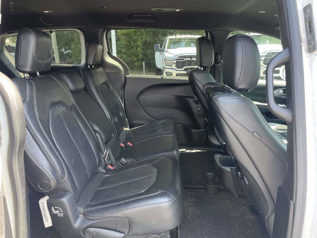 Used 2020 Chrysler Pacifica Touring-L Plus w/ S Appearance Package FWD image 13