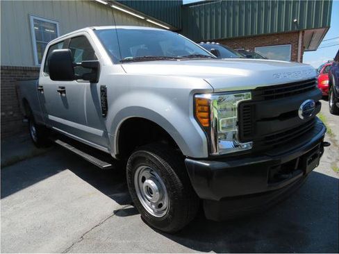 Used 2017 Ford F250 XL w/ Snow Plow Prep Package AWD/4WD image 29