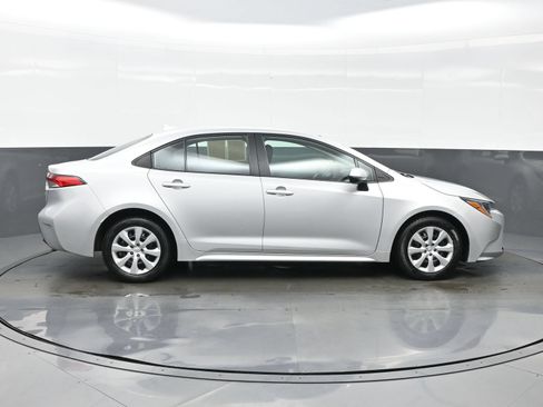 Used 2024 Toyota Corolla LE FWD image 7