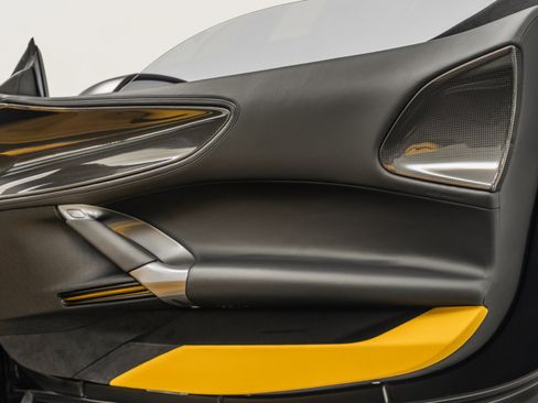 Used 2024 Ferrari SF90 Spider image 44