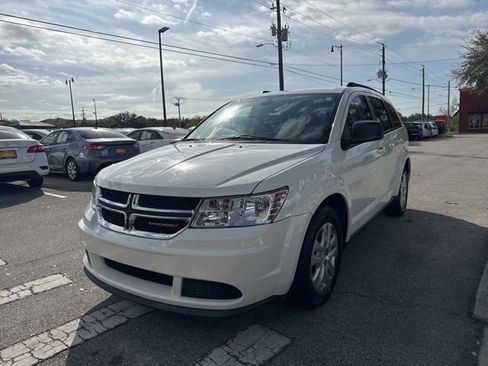 Used 2020 Dodge Journey SE w/ SE Popular Equipment Group image 4