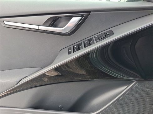 Certified 2023 Kia Niro EX image 12