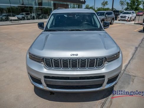 Used 2023 Jeep Grand Cherokee L Limited AWD/4WD image 8