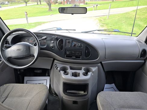 Used 2002 Ford E-150 and Econoline 150 image 18