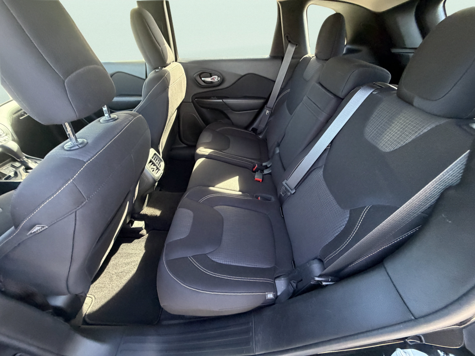 Used 2015 Jeep Cherokee Latitude FWD image 10