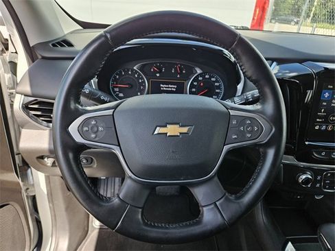 Used 2021 Chevrolet Traverse LT image 21