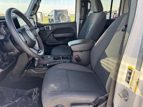 Used 2024 Jeep Wrangler Unlimited Rubicon image 12