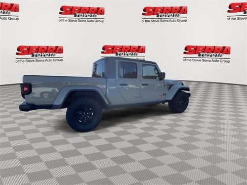 Used 2022 Jeep Gladiator Sport image 9