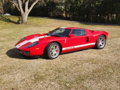 Used 2005 Ford GT RWD image 2