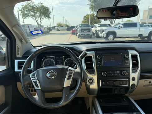 Used 2017 Nissan Titan SV RWD image 7