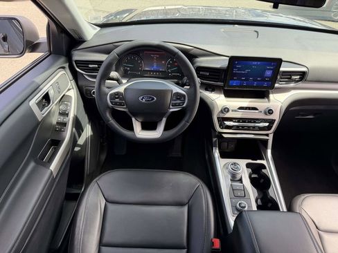 Used 2023 Ford Explorer XLT w/ Equipment Group 202A AWD/4WD image 21
