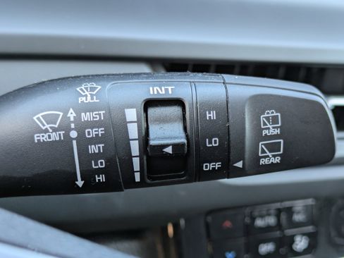 Certified 2025 Kia Seltos EX w/ EX Sunroof Package image 32