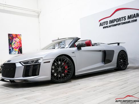 Used 2018 Audi R8 V10 w/ Carbon Exterior Package AWD/4WD image 4