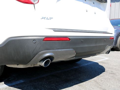 Used 2022 Ford Explorer XLT w/ Equipment Group 202A image 12