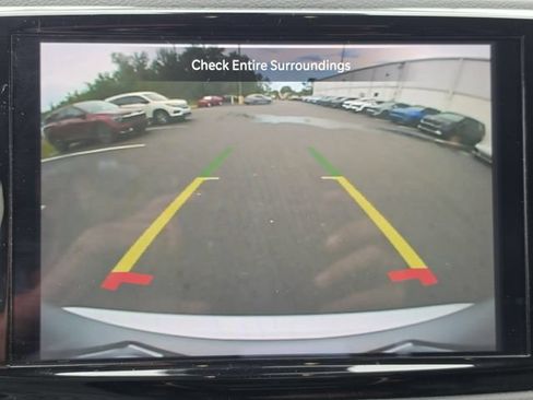 Used 2023 Chrysler Pacifica Touring-L FWD image 33
