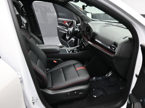Used 2025 Chevrolet Traverse RS w/ LPO, Floor Liner Package FWD image 21