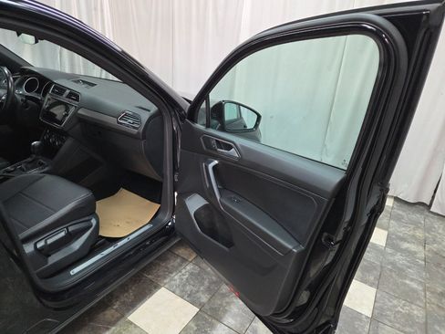 Used 2021 Volkswagen Tiguan SE R-Line image 12