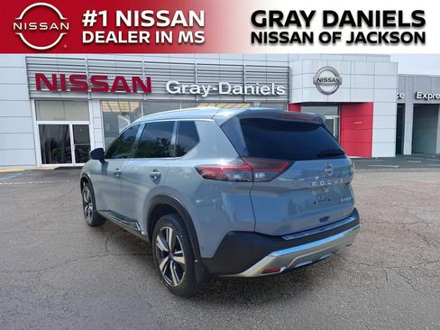 Used 2023 Nissan Rogue Platinum w/ Platinum Premium Package FWD image 5