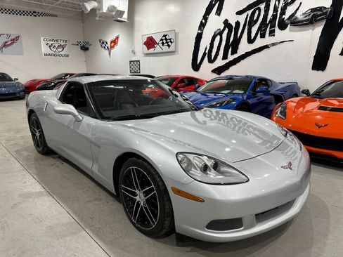 Used 2010 Chevrolet Corvette Coupe w/ Preferred Equipment Group image 19
