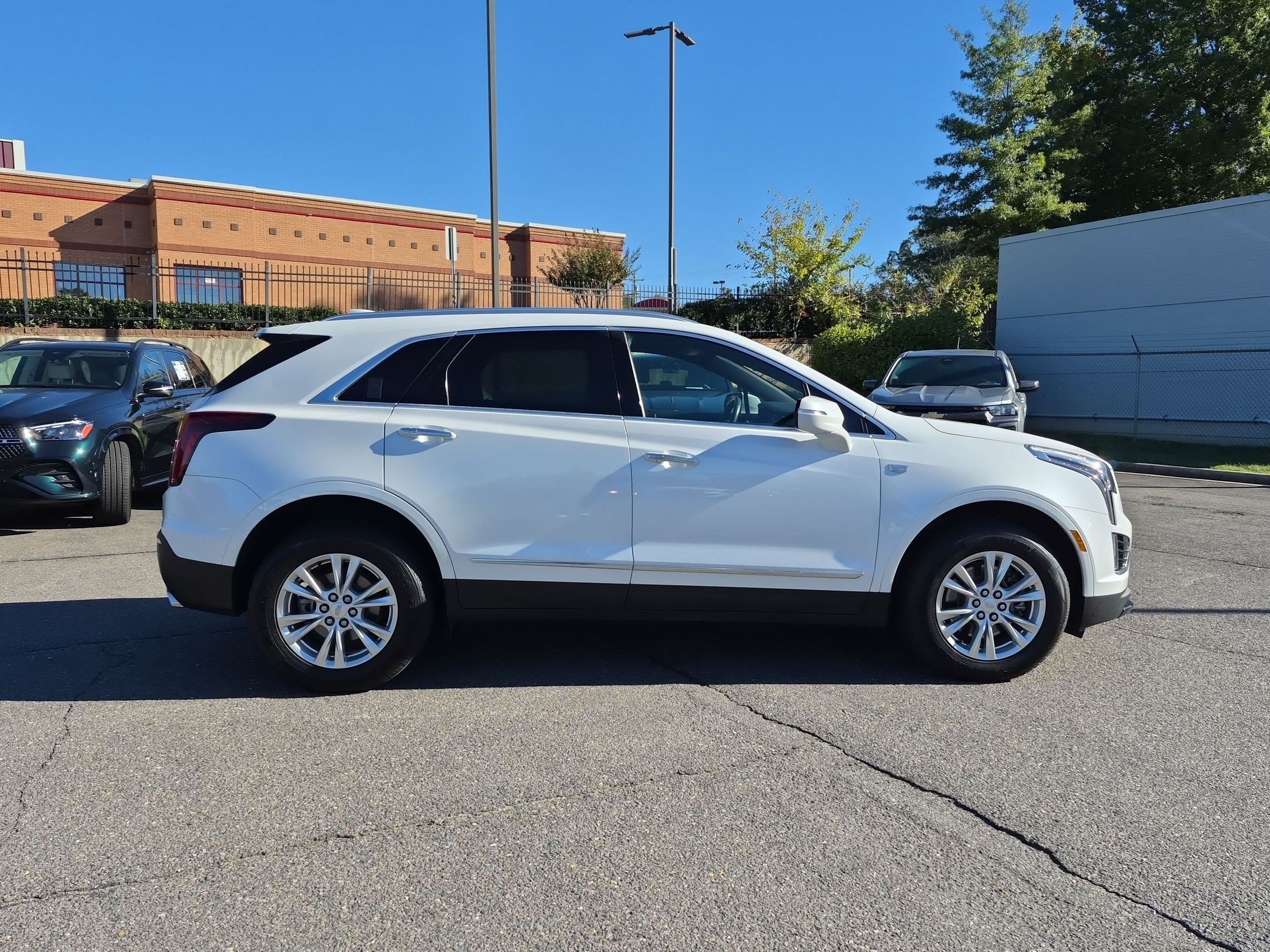 Used 2023 Cadillac XT5 Luxury FWD image 2