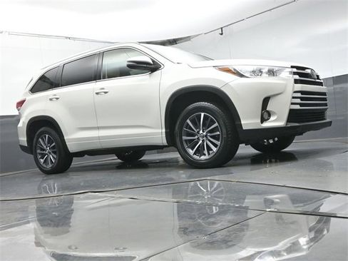 Used 2017 Toyota Highlander XLE image 52