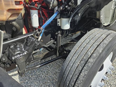 Used 2011 Ford F750 2WD Regular Cab Super Duty image 43
