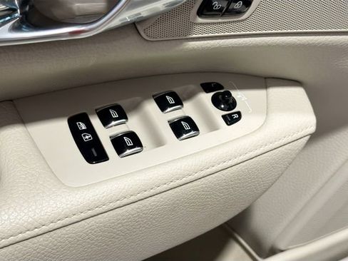 Used 2018 Volvo S90 T6 Momentum w/ Convenience Package image 18