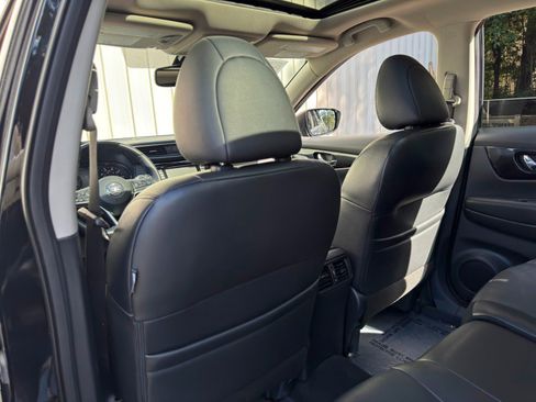 Used 2019 Nissan Rogue SL w/ Premium Package AWD/4WD image 35
