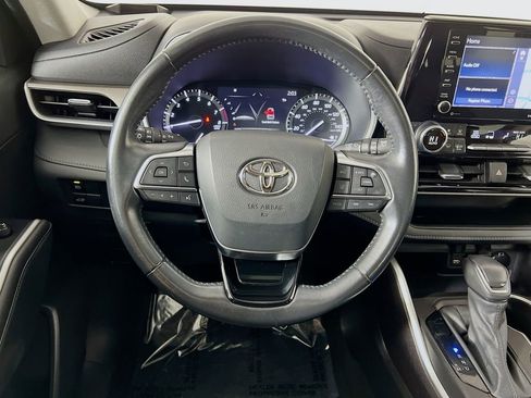 Used 2021 Toyota Highlander XLE image 11