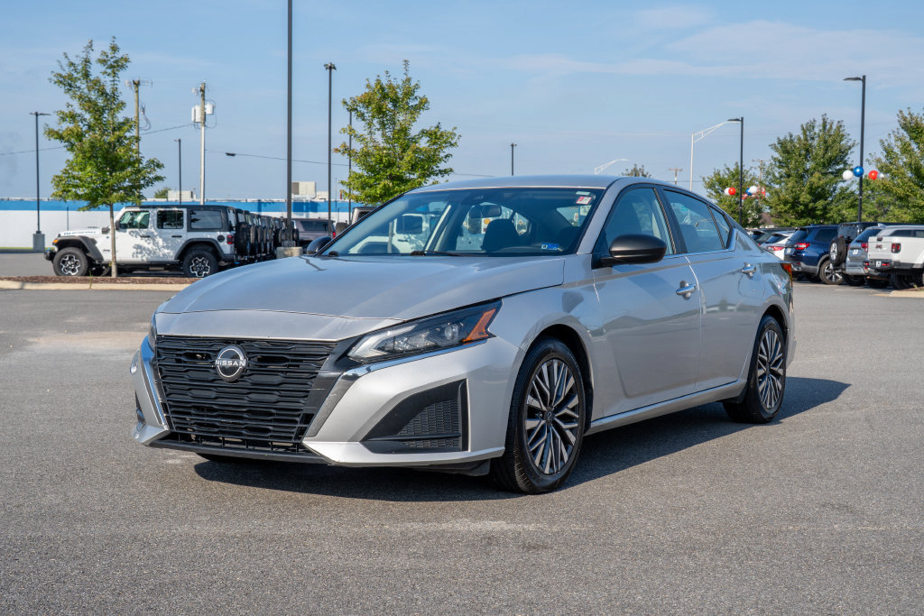 Used 2024 Nissan Altima 2.5 SV FWD image 3