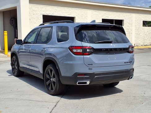 Used 2025 Honda Pilot Black Edition image 3