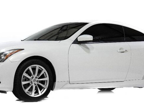 Used 2011 INFINITI G37 Journey w/ Premium Pkg RWD image 2