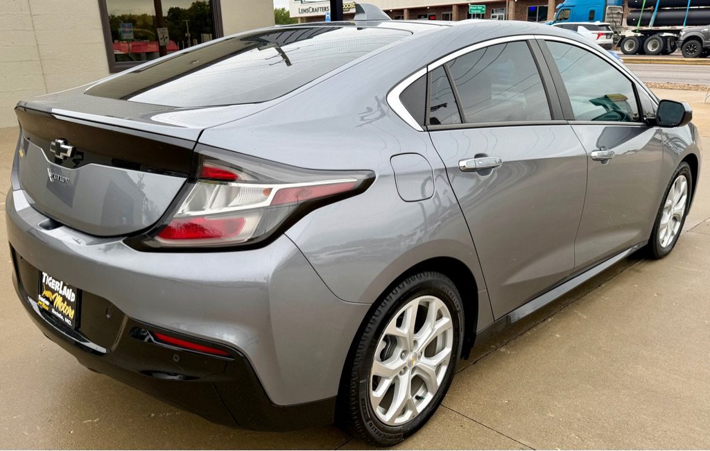 Used 2018 Chevrolet Volt Premier w/ Driver Confidence Package FWD image 7