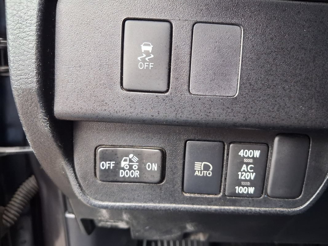 Used 2020 Toyota Tacoma TRD Off-Road w/ Technology Package AWD/4WD image 24