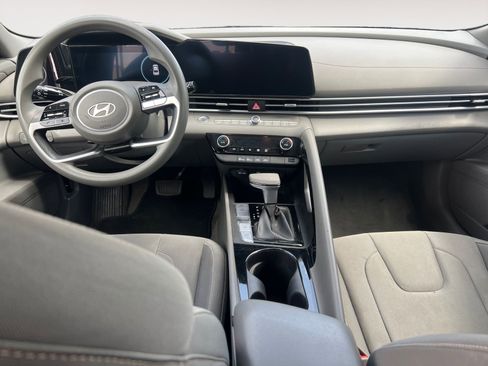 Used 2024 Hyundai Elantra Blue image 10