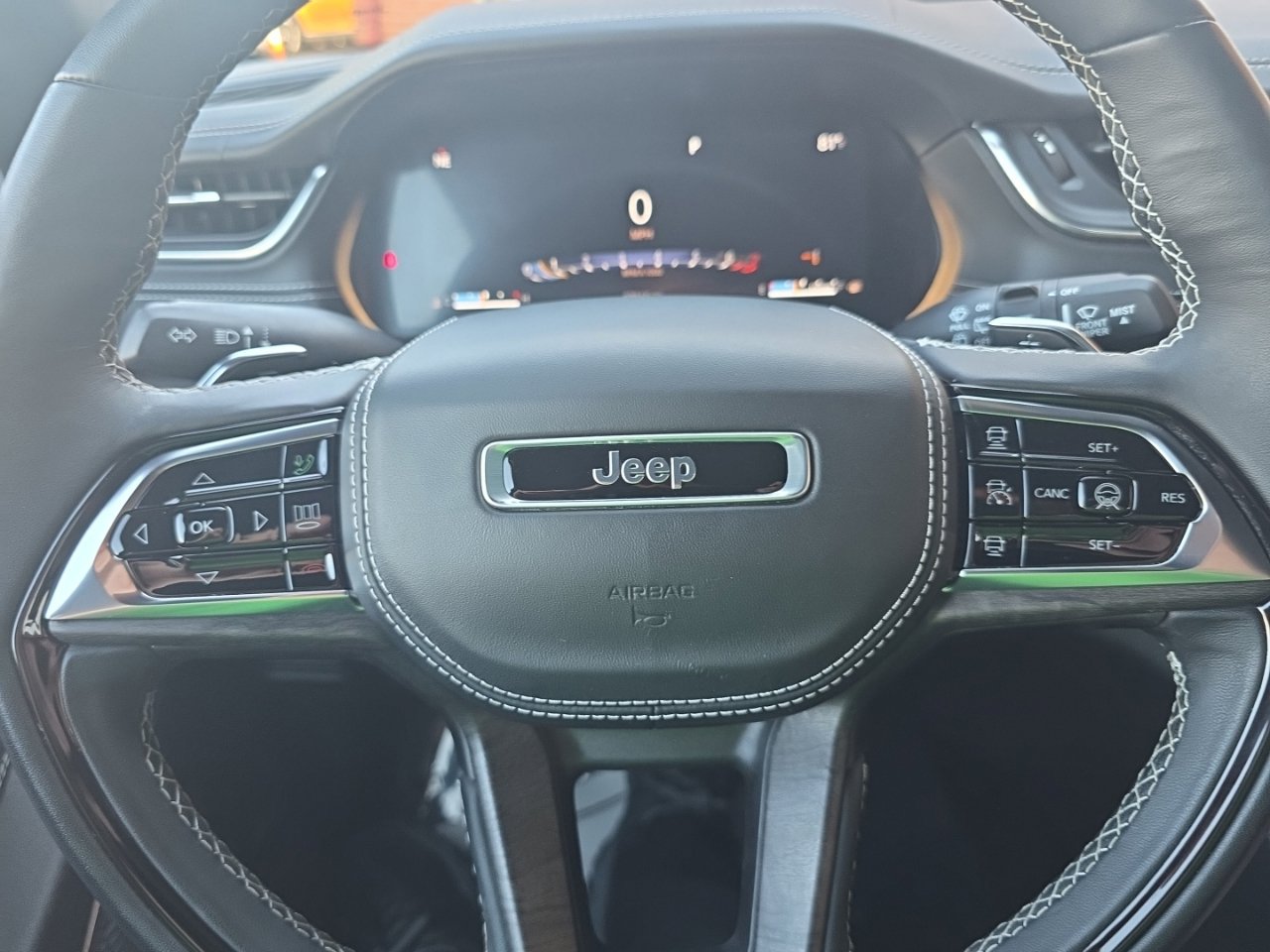 Used 2025 Jeep Grand Cherokee Overland w/ Adv Protech Group III AWD/4WD image 39