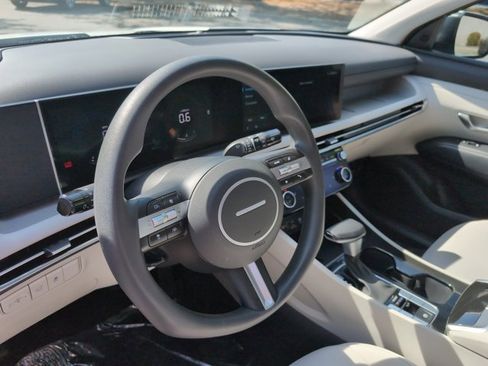 Certified 2025 Hyundai Tucson SEL image 9