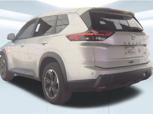 Used 2024 Nissan Rogue SV FWD image 11