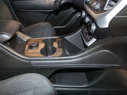 Used 2023 GMC Acadia SLE FWD image 56
