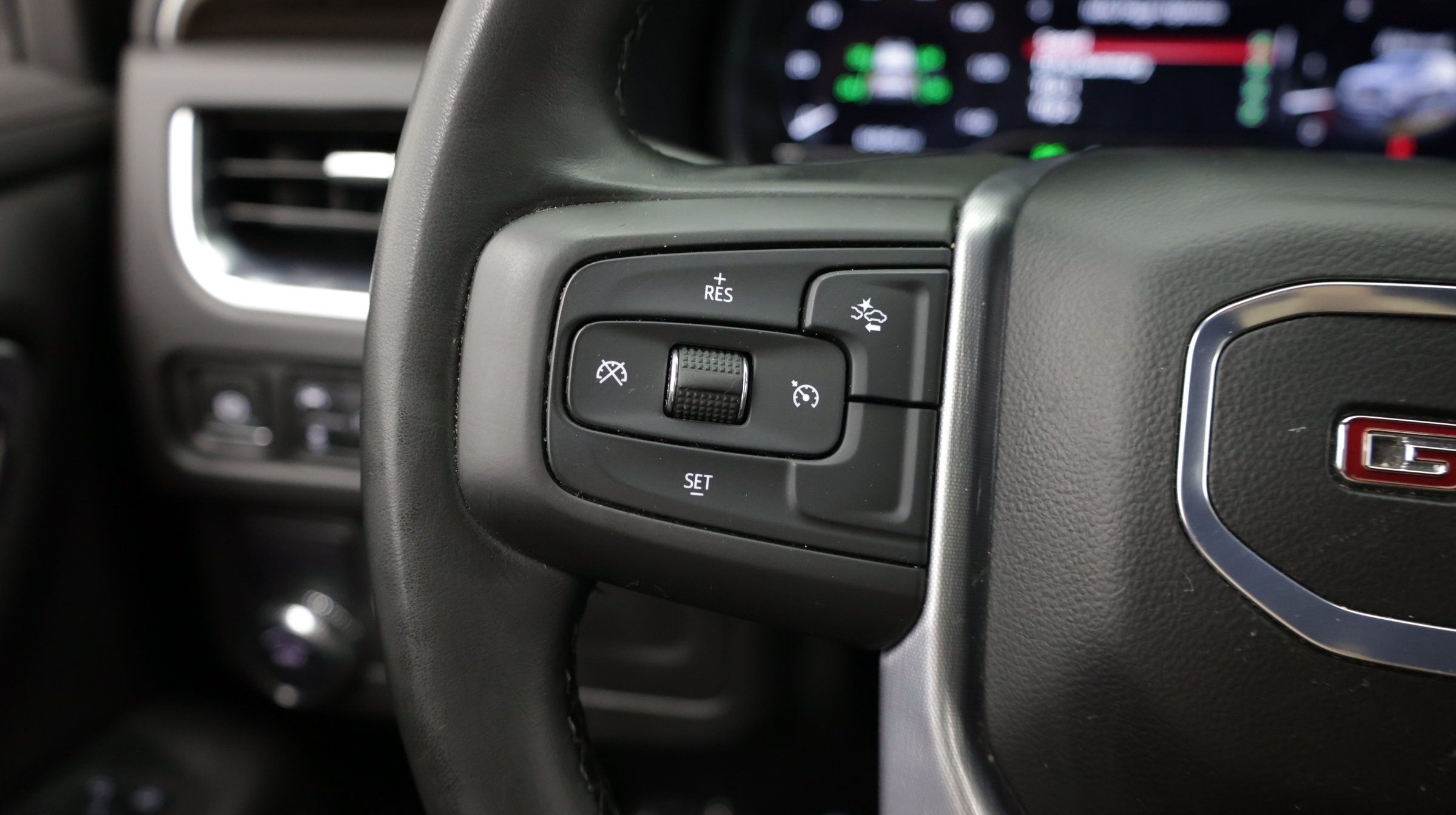 Used 2024 GMC Yukon XL SLE w/ Gmc Pro Safety Plus Package RWD image 22
