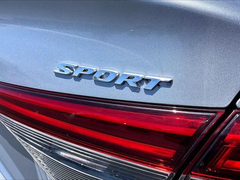 Used 2023 Honda Civic Sport image 9
