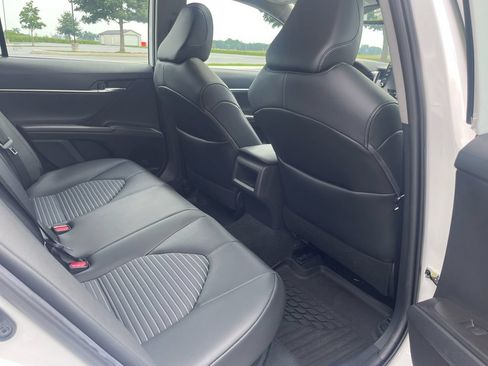 Used 2021 Toyota Camry SE w/ Cold Weather Package FWD image 13
