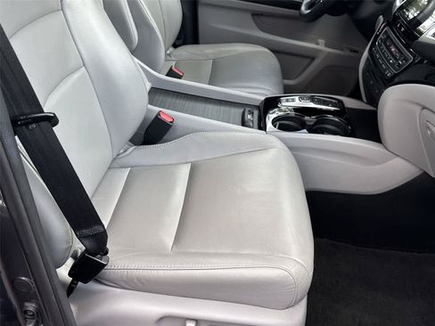 Used 2016 Honda Pilot Touring image 18