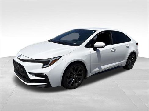 Certified 2024 Toyota Corolla SE FWD image 1