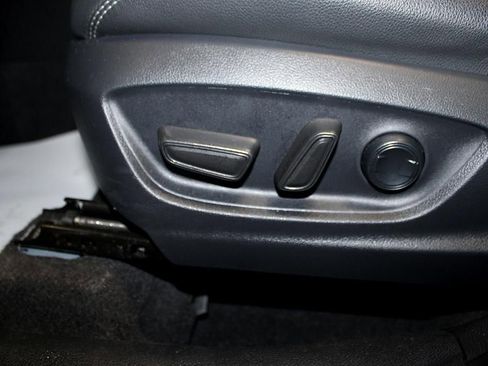 Used 2025 Toyota Corolla Cross XLE image 21