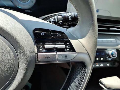 Used 2023 Hyundai Elantra SEL w/ Convenience Package FWD image 16